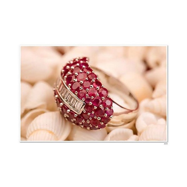 Gemstone gold ring 